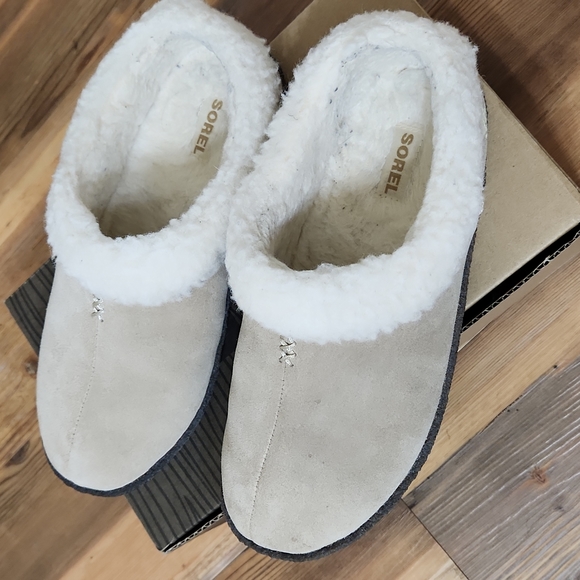 Sorel womens house shoes, size 7, British tan - Picture 2 of 6